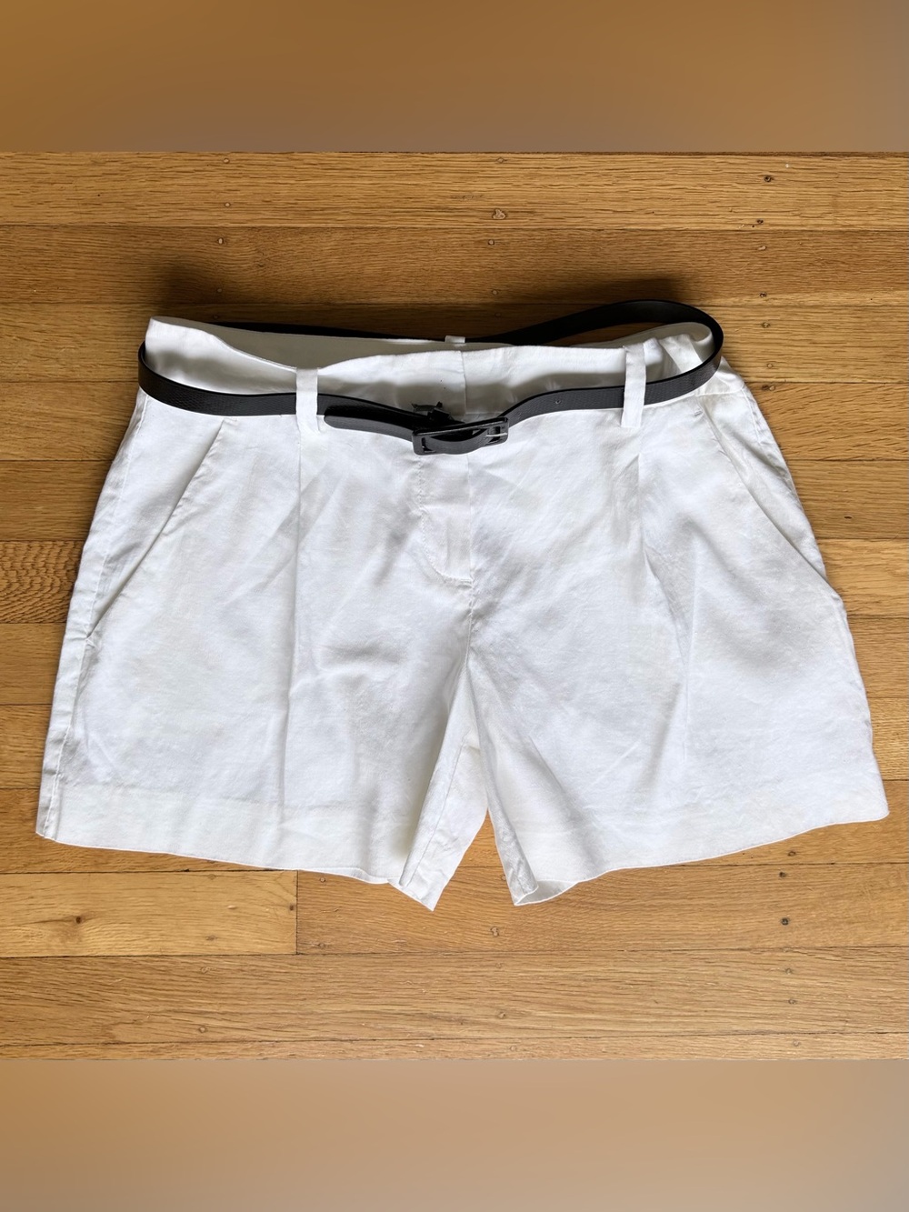 Elegant Theory White Shorts with removable belt Size: 2 Like new!